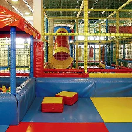 Novotel מלון 4*